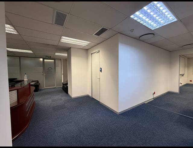 2,580M² OFFICE TO LET IN PARKTOWN